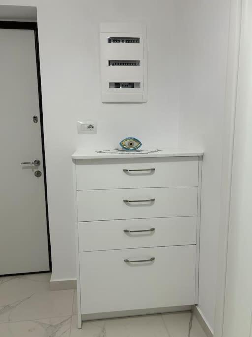 Todi's Apartment *