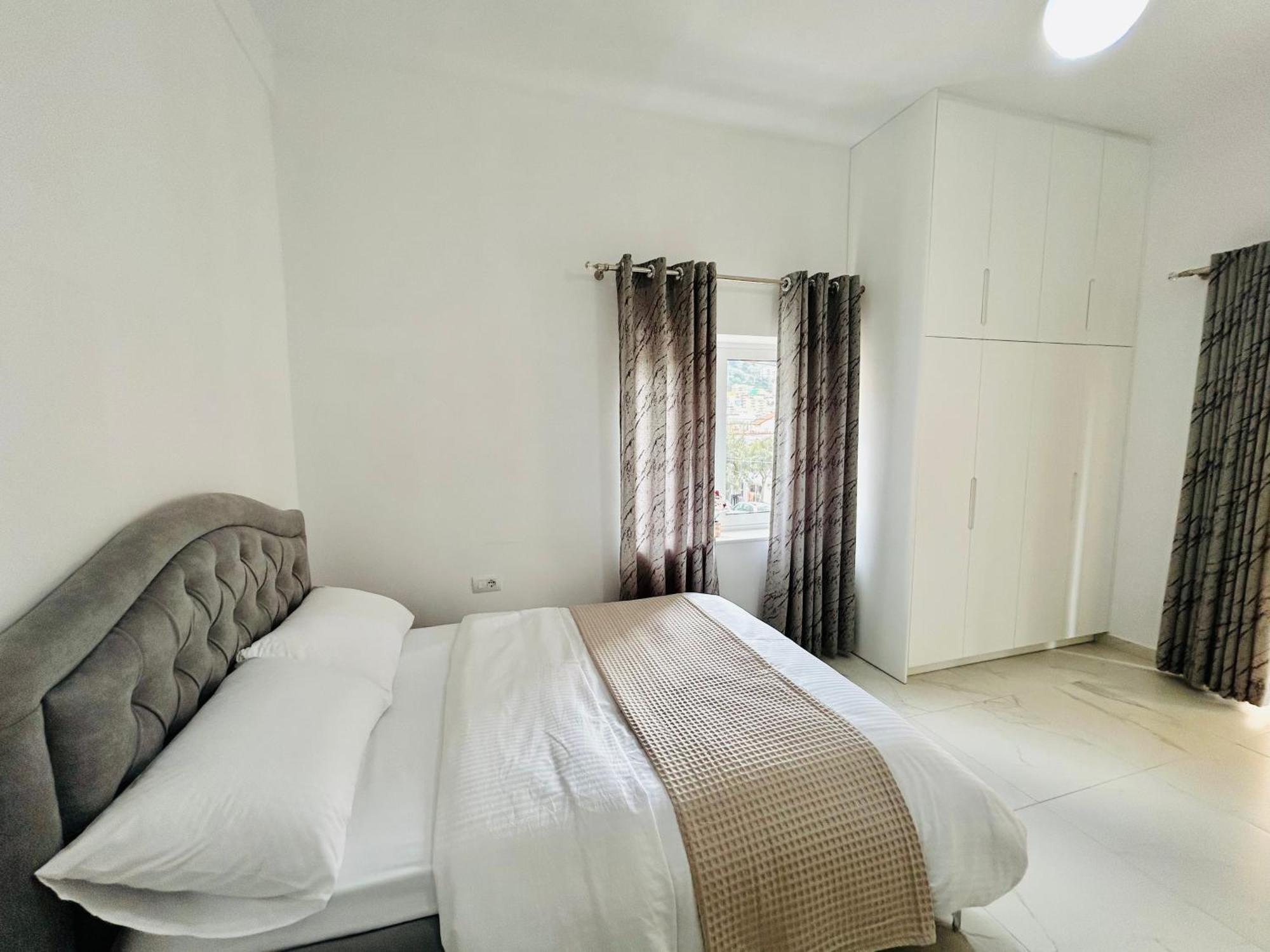 Todi's Apartment *